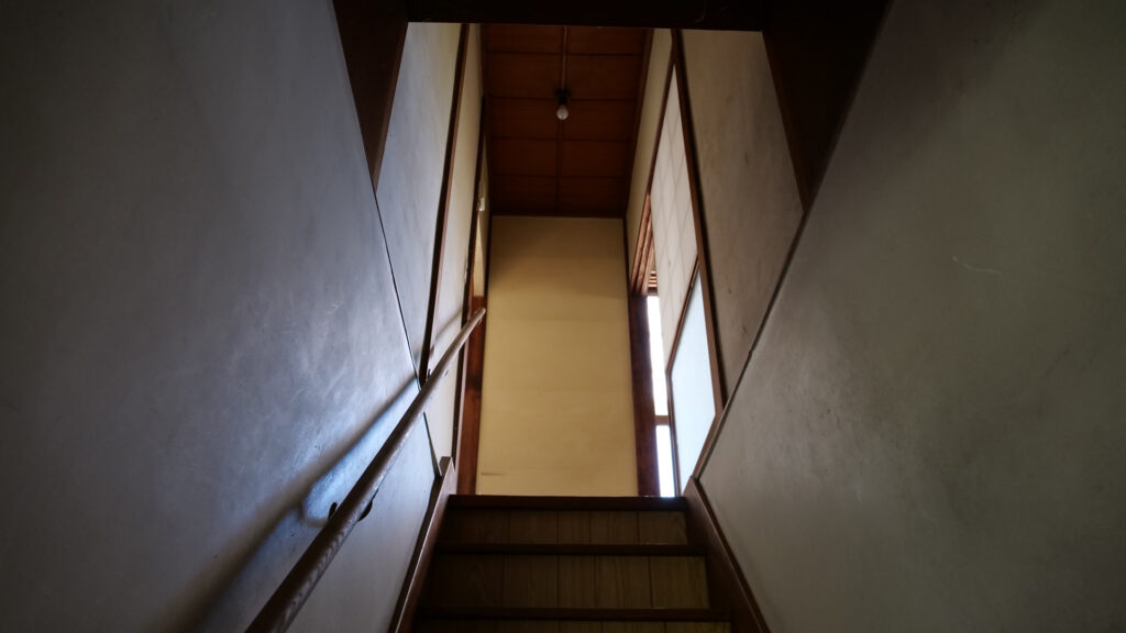 階段から2階